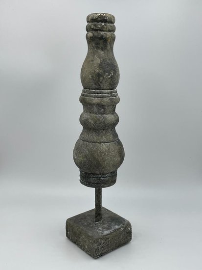 Pinakel beeld steen op voet stonegrey grijs maat L H35xB8,5CM | 65477 | Home Sweet Home | Stoer &amp; Sober Woonstijl