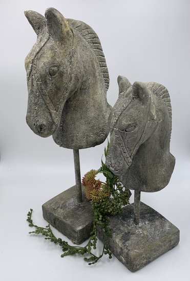 Decoratiebeeld Paard op voet stonegrey grijs groen steen maat L H33xB9,5CM | 65483 | Home Sweet Home | Stoer &amp; Sober Woonst