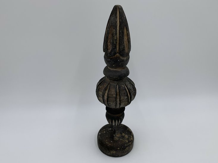 Pinakel beeld hout op voet sokkel vintage black bruin  27,5 x 7,5 cm | 65552 | Home Sweet Home | Stoer &amp; Sober Woonstijl