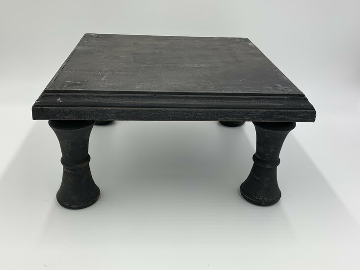 Decoratie plateau vierkant hoge pootjes hout 30x30x15cm vintage grijs bruin plantentafel bajot | 65566 | Home Sweet Home | Stoe
