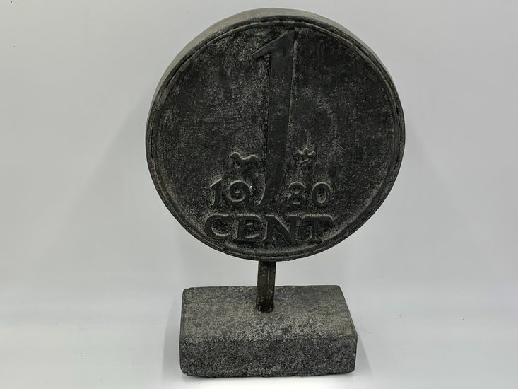 Ornament 1 cent munt Juliana koningin op voet grijs stone antraciet 37,5 x 18 cm | 65572 | Home Sweet Home | Stoer &amp; Sober 