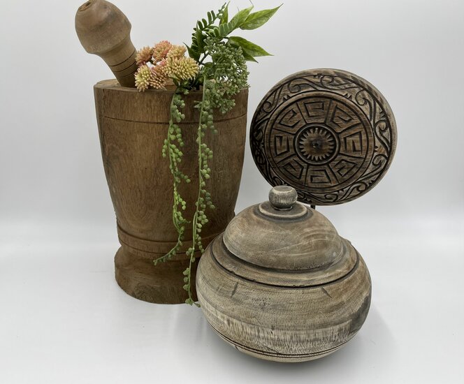 Houten vijzel met stamper decoratie rustiek bruin 24,5 x 17 cm | 044050| Home Sweet Home | Stoer &amp; Sober Landelijke Woonstijl