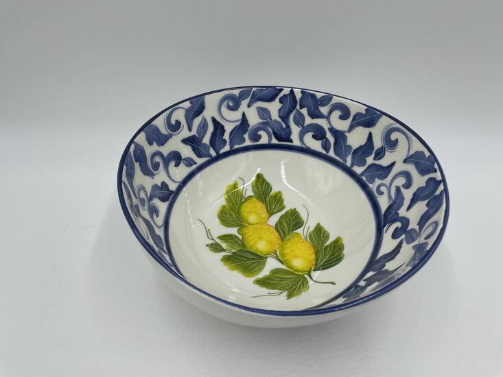Organische Saladekom Damascato Citroen blauw wit 23 cm aardewerk | FW52 | Piccobella Italiaans Servies