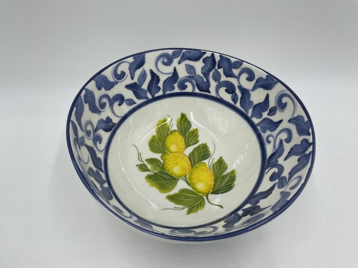 Organische Saladekom Damascato Citroen blauw wit 23 cm aardewerk | FW52 | Piccobella Italiaans Servies