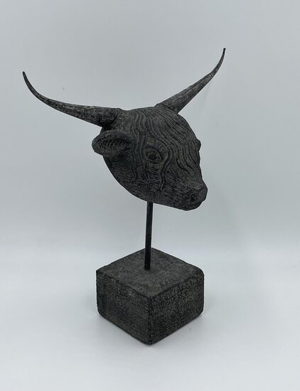 Decoratiebeeld hoofd Schotse hooglander op voet sokkel steen grijs 32,5 x 31,5 cm | 65487 | Home Sweet Home | Stoer & Sober
