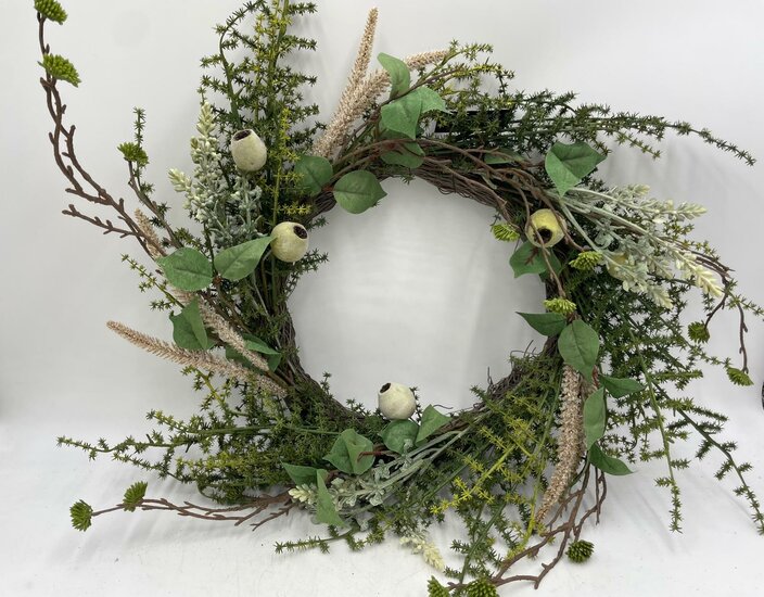 Groene Kunstkrans Landelijk &ndash; Sfeervolle Deurkrans ⌀ 58 cm | 822360 | Home Sweet Home | Stoer &amp; Sober Woonstijl