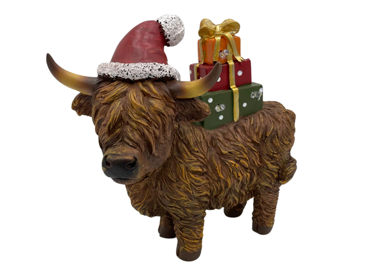 Beeld Hooglander koe figuur kerstdecoratie Polystone kerstmuts cadeautjes met LED 22x11x22cm bruin