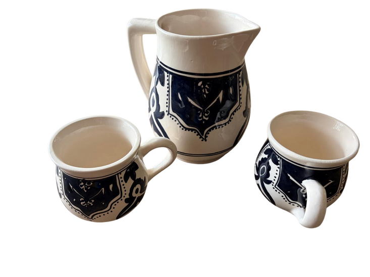 Set waterkan 1 liter  &amp; 2 mokken 300 ml  Dishes &amp; Deco Mok Black Fond zwart wit  - handgemaakt