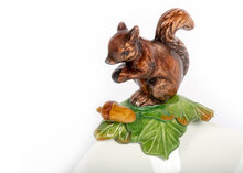 Ovale schaal met eekhoorn en eikel 24 x 18 x 16 cm | FL88 | Piccobella