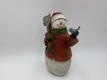 Sneeuwman pop hout rood wit groen decoratie beeld 27 cm met sneeuwschep | US1170050A | Home Sweet Home
