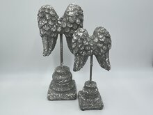 Engelen vleugel op voet L decoratie beeld beton look steen grijs wit 32,5 x 15 cm | 121473 | Home Sweet Home | Stoer &amp; Sober Woonstijl