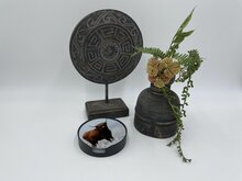 Ornament op voet middel vintage grijs bruin hout 35 x 24,5 cm | 465410 | Home Sweet Home | Stoer &amp; Sober Woonstijl