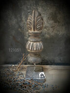 Pinakel beeld hout op voet sokkel vintage bruin 28 x 9 cm | 121051| Home Sweet Home | Stoer &amp; Sober Woonstijl