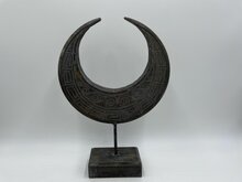 Mandala halve maan op standaard vintage grijs / bruin  36 x 25 cm sokkel ornament | 85047 | Home Sweet Home | Stoer &amp; Sober Woonstijl