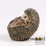 Decoratiebeeld Egel op rug bruin polyresin 12 X 11 X 12 cm  | 3441 | Home Sweet Home | Stoer &amp; Sober Woonstijl