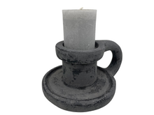 Nostalgische kandelaar met handvat / oor  23 x 11 cm aardewerk grijs antraciet | Brynxz