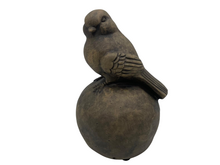 Brynxz Bird At A Ball - Majestic Vintage - Decoratief Vogelbeeldje 20cm - Bruin