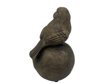 Brynxz Bird At A Ball - Majestic Vintage - Decoratief Vogelbeeldje 20cm - Bruin