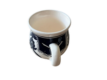 Dishes &amp; Deco Mok Black Fond zwart wit 300 ml 14x9 cm - handgemaakt