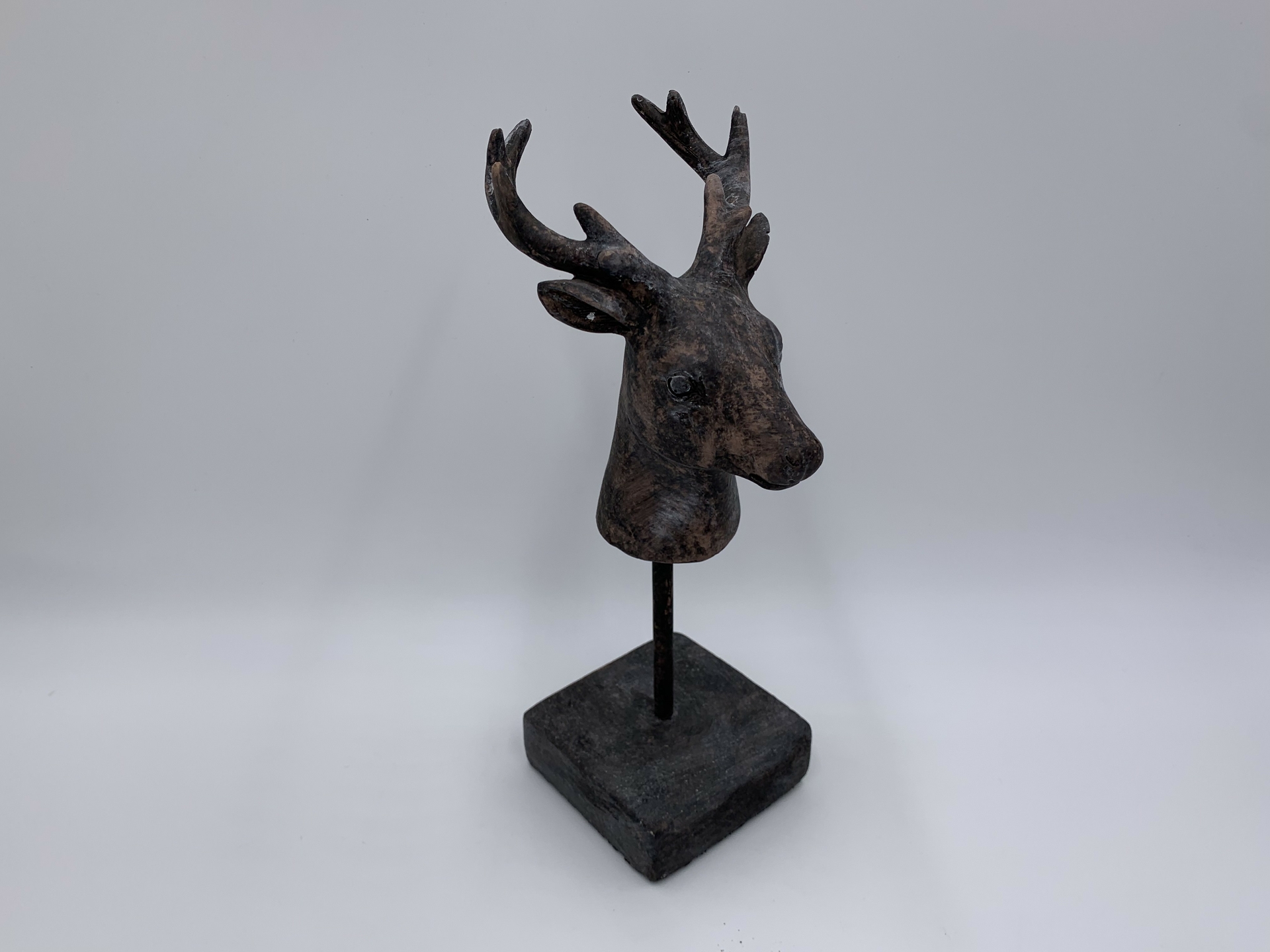 Decoratiebeeld Hert op voet bruin zwart steen maat M 28 x 10 cm | 785879 | Home Sweet Home | Stoer & Sober Woonstijl