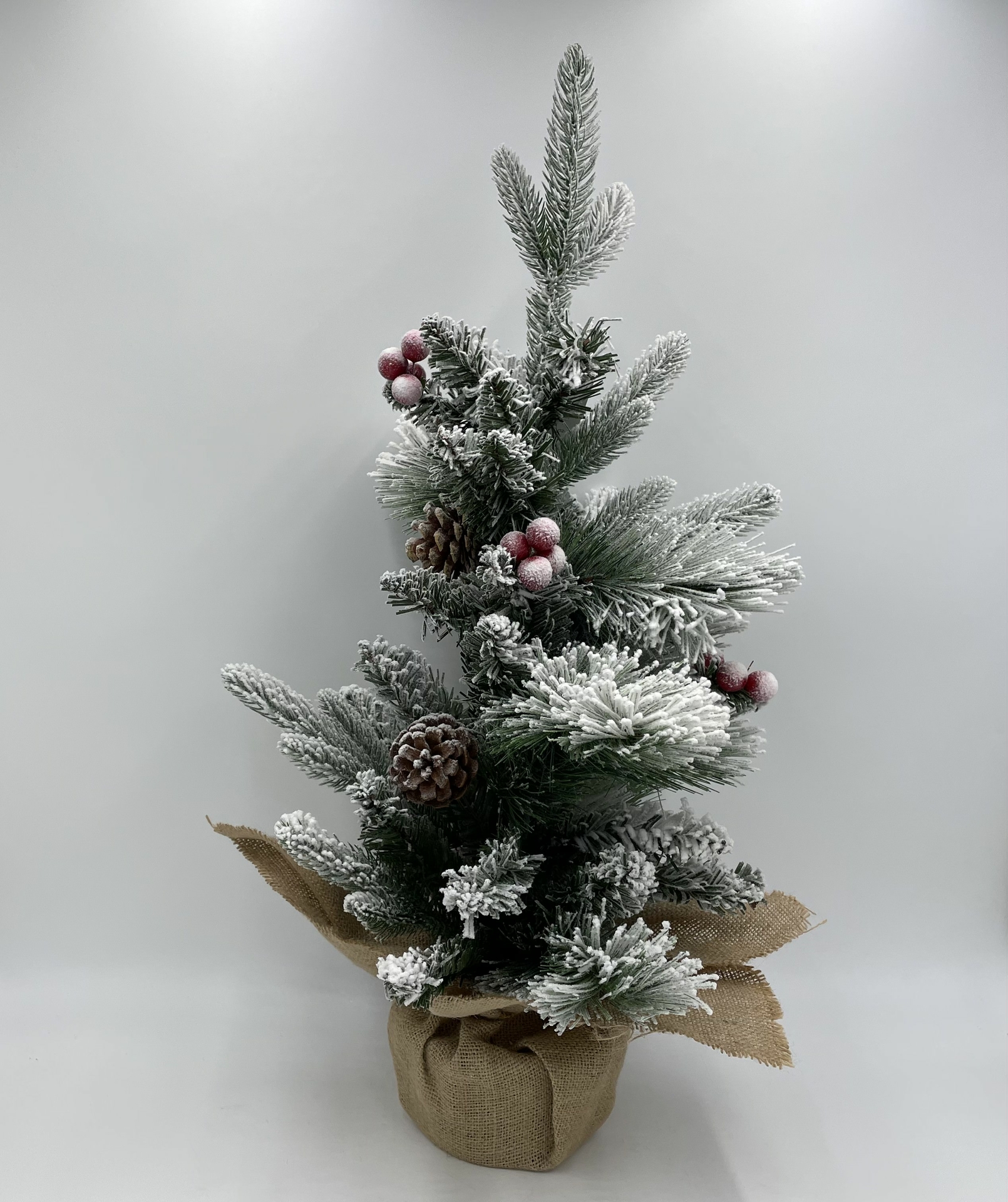 Kunst Kerstboom met sneeuw dennenappel groen wit jute  63 cm | LC5282-02-12 | Home Sweet Home | Stoer & Sober Woonstijl