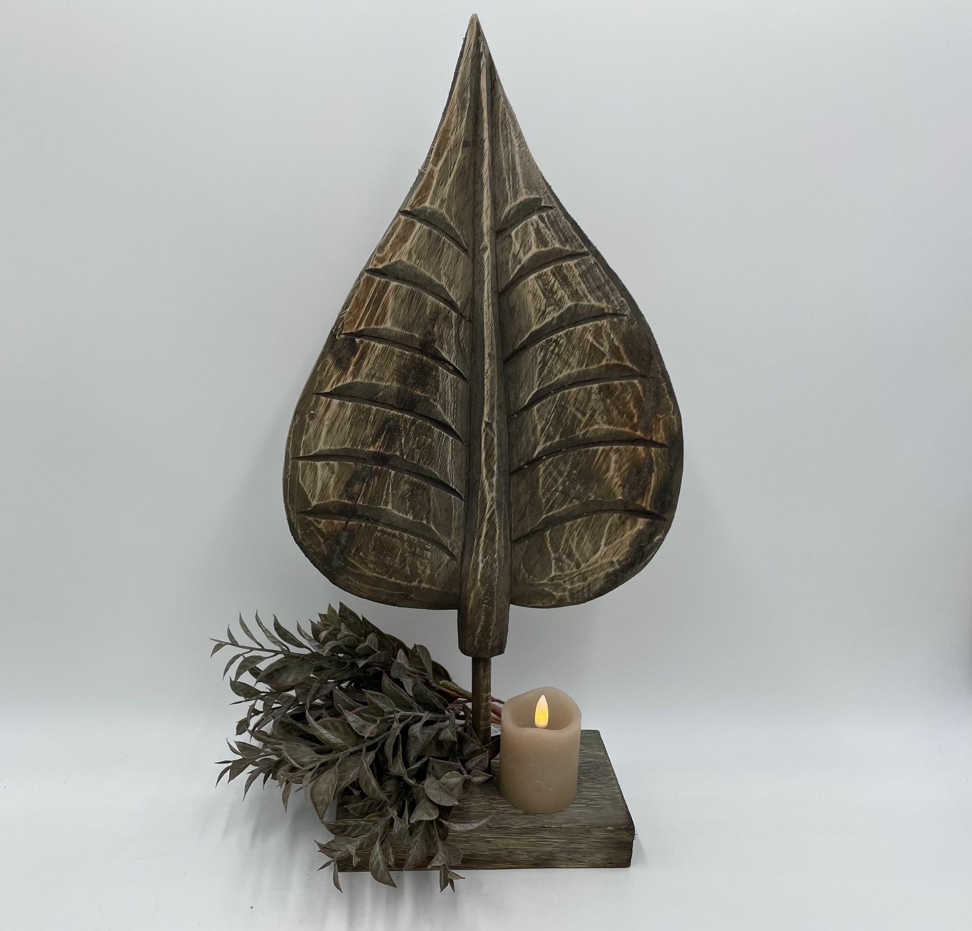 Ornament hout blad op voet vintage bruin groot 47 x 24 x 10 cm | 399308 | Home Sweet Home | Stoer & Sober Landelijke Woonstijl