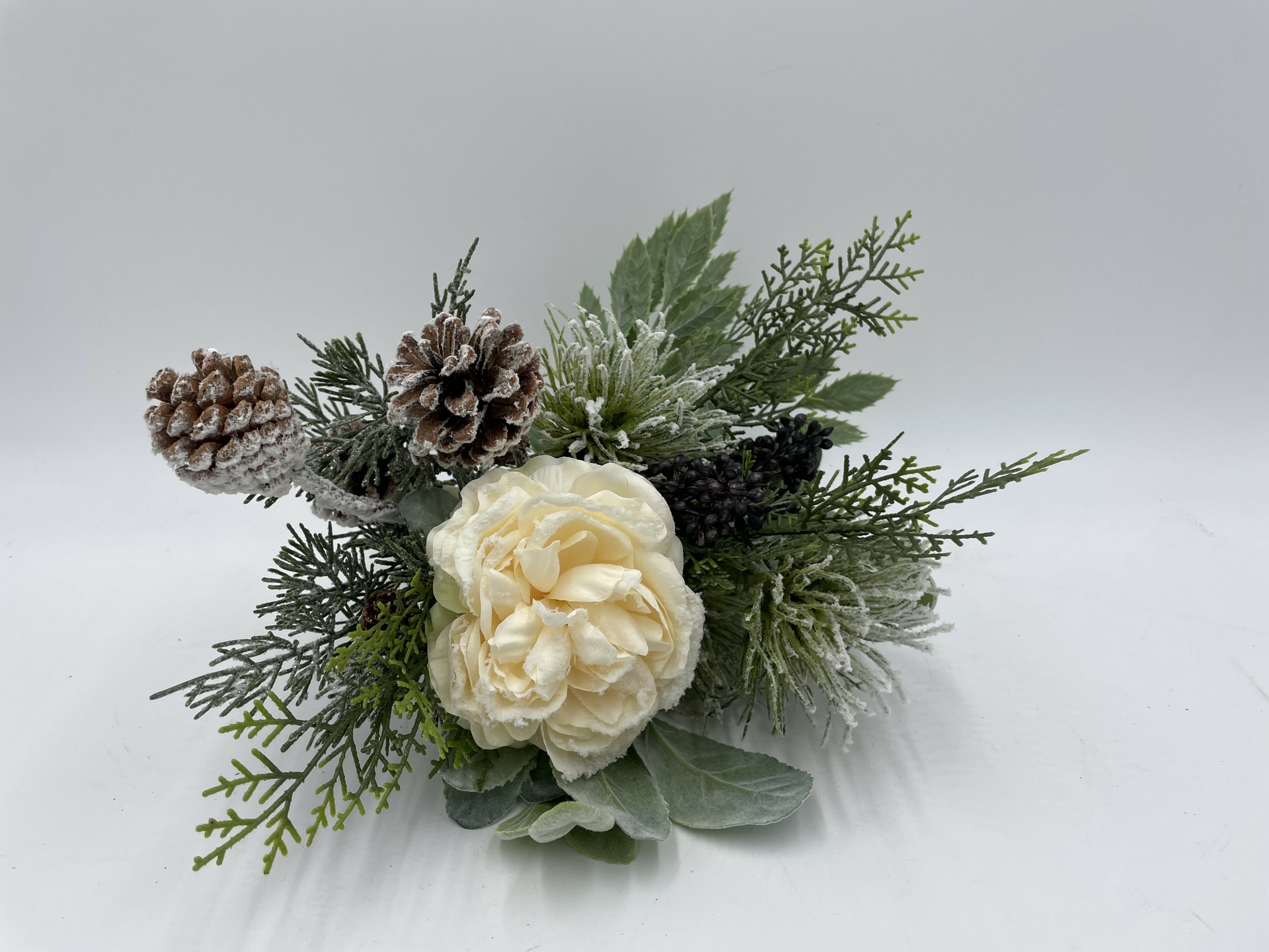 Kunstbloem boeket winters roos dennenappel groen wit sneeuw 28 cm | 50022 | Stoer & Sober Woonstijl