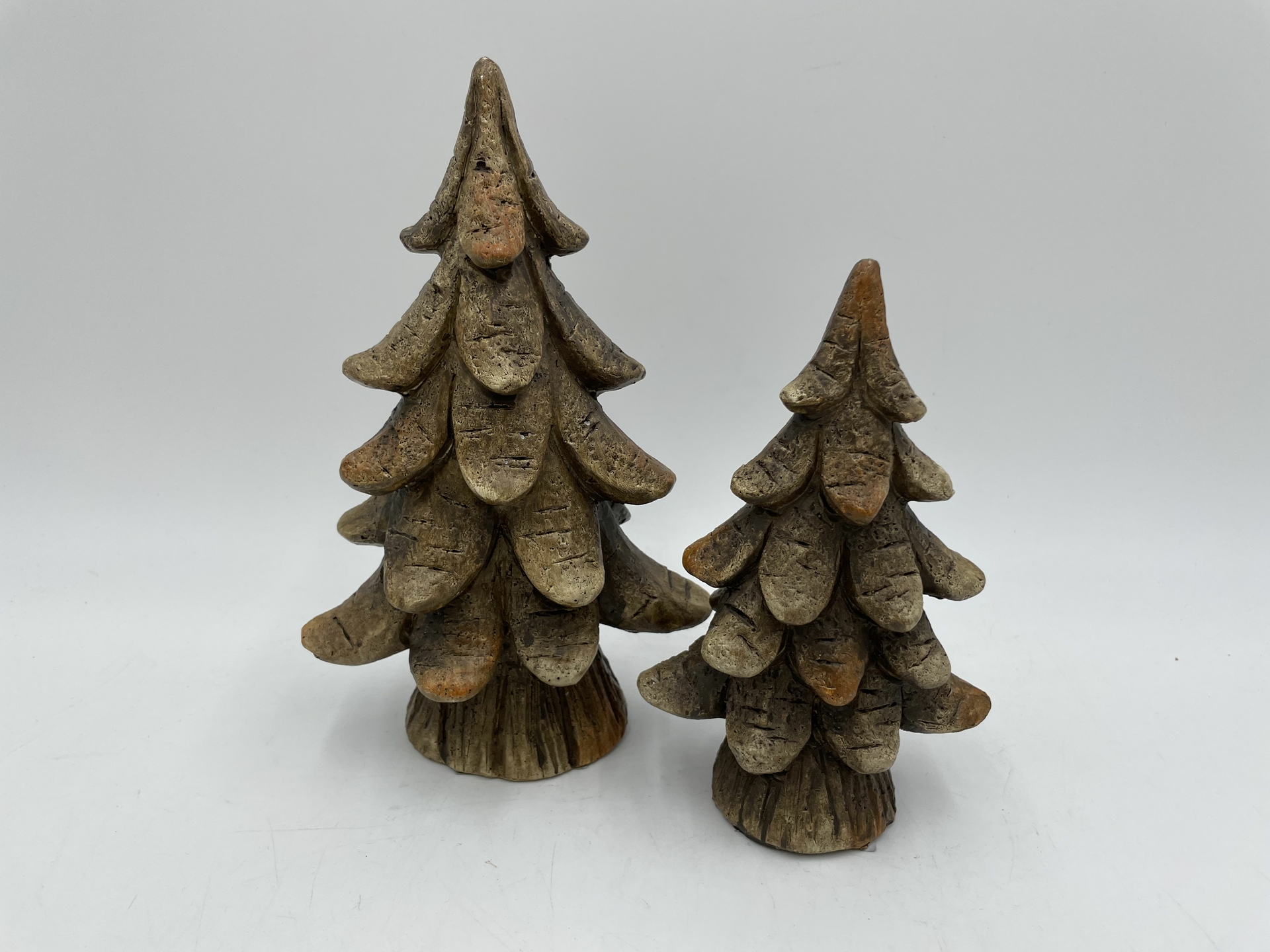 Set van 2 bomen polystone houtlook klein groot kerstboom 20,5x12/16x10 cm bruin | HSH129131 | Stoer & Sober Woonstijl