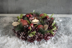 Kerstkrans 17 cm rond bordeaux rood groen blad 1 theelichthouder | NFT-85061 | La Galleria Kerstkrans 17 cm rond bordeaux rood groen blad 1 theelichthouder | NFT-85061 | La Galleria