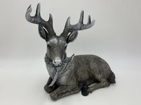 Beeld liggend hert polysteen met sjaal stof grijs wit zilver groot 27x29 cm | 784275 | Stoer & Sober Woonstijl Beeld liggend hert polysteen met sjaal stof grijs wit zilver groot 27x29 cm | 784275 | Stoer & Sober Woonstijl