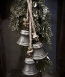 Decoratie kunsttak kerst dennenappel sneeuw & 3 bellen cedertak | 779861-781686 | Home Sweet Home | Stoer & Sober Woonstijl Decoratie kunsttak kerst dennenappel sneeuw & 3 bellen cedertak | 779861-781686 | Home Sweet Home | Stoer & Sober Woonstijl