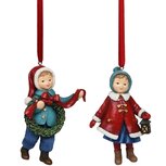 Dekoratief | Hanger winterkindje m/krans/cadeautje, resina, 6x3x10cm, set van 2 stuks | A225643 Dekoratief | Hanger winterkindje m/krans/cadeautje, resina, 6x3x10cm, set van 2 stuks | A225643