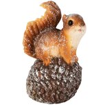 Dekoratief | Eekhoorn op dennenappel, bruin, resina, 11x9x15cm | A255072 Dekoratief | Eekhoorn op dennenappel, bruin, resina, 11x9x15cm | A255072