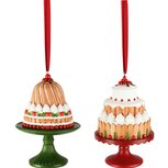 Dekoratief | Hanger taartje op dienblad, groen/rood, resina, 8x8x12cm, set van 2 stuks | A255820 Dekoratief | Hanger taartje op dienblad, groen/rood, resina, 8x8x12cm, set van 2 stuks | A255820