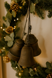 Decoratie bel set van 3 kerst hanger vintage bruin hout 11 cm x 9 cm | 881876 | Stoer & Sober Woonstijl Decoratie bel set van 3 kerst hanger vintage bruin hout 11 cm x 9 cm | 881876 | Stoer & Sober Woonstijl