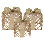 Clayre & Eef | Decoratie cadeau met LED set van 3 Goudkleurig 25x25x30 / 20x20x24 / 15x15x17 cm / 6xAA | 66311 Clayre & Eef | Decoratie cadeau met LED set van 3 Goudkleurig 25x25x30 / 20x20x24 / 15x15x17 cm / 6xAA | 66311