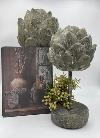 Beeld artisjok op ronde voet stonegrey grijs steen 25x10 cm maat M decoratie| 65475 | Home Sweet Home | Stoer & Sober Woonstijl