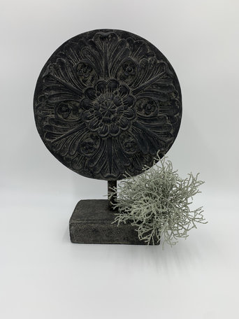 Ornament op voet groot bloem grijs stone antraciet 40,5 cm x 10 cm| 65507 | Home Sweet Home | Stoer & Sober Woonstijl